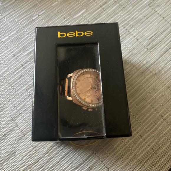 Woman’s beautiful rose gold BEBE watch only wore a few times - Picture 5 of 7